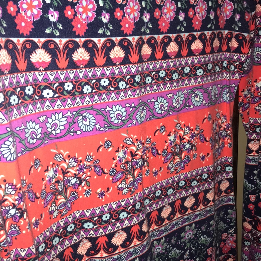 Form Fitting- Patterned Dress - Picture 2 of 4